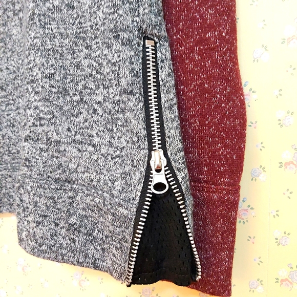 Hoodie with side zippers Size M - Picture 2 of 6